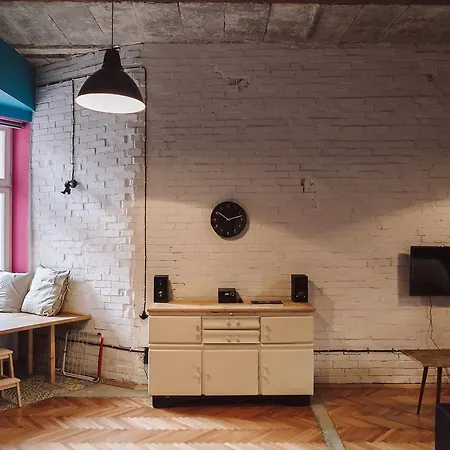 Mirons Apartment: Industrial