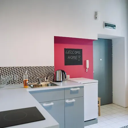 Mirons Apartment: Industrial